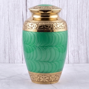 Urna funeraria de latón grabada en rojo y plateado para cenizas humanas, con superficie brillante, para memoriales funerarios y entierros. - Product Image 3