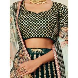 Vêtements de mariage en velours brodé vert impressionnant Lehenga Choli - Product Image 4