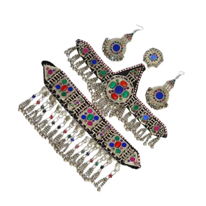 กำไลข้อมือโบราณของชนเผ่ากุจิอัฟกัน ประดับด้วยหินแก้วหลากสีสัน ลวดลายโลหะนูนสลักอย่างประณีต แบบดั้งเดิมของชนเผ่า - Product Image 6