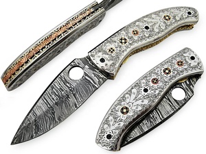 Couteau artisanal en acier Damas avec manche en acier inoxydable gravé de motifs floraux, lame à pointe tombante, couteau de poche - Product Image 1