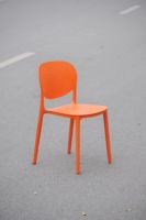 Silla de Comedor Contemporánea sin Brazos TM01, Respaldo de Malla Plástica |   Sillas Apilables de Polipropileno con Patas Metálicas de Lujo para Bistro, Restaurante y Hotel