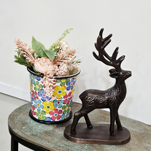 Sculpture de renne classique moderne faite à la main, best-seller, meilleur prix, décoration d'intérieur pour les célébrations de Noël, en métal - Product Image 4