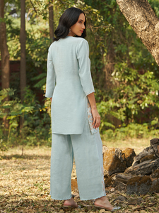 Conjunto de Salwar Kameez Kurta Indio-Pakistaní Azul Claro Bordado, Túnica Floral con Cuello en V y Pantalones Palazzo para Bodas, Diwali y Fiestas - Product Image 3