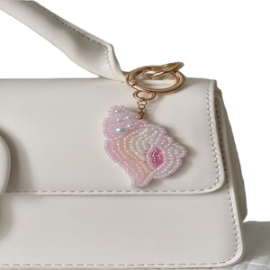 Porte-clés brodé de perles fantaisie fait main, style cadeau, mignon et tendance - Product Image 2