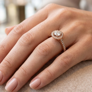 แหวนเพชรแท้ทรงกลมเม็ดเดี่ยว 1.10 กะรัต |   แหวนหมั้นประดับโรสโกลด์ 14K สำหรับผู้หญิง |   เครื่องประดับหรูหรา ของขวัญเครื่องประดับชั้นดี - Product Image 2