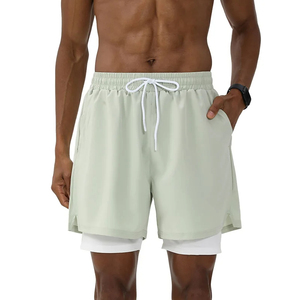 Pantalones cortos deportivos Fabletics para hombre, con logo personalizado, modelo Lift Daily de 5 pulgadas, estilo streetwear, para verano, gimnasio y entrenamiento. - Product Image 2