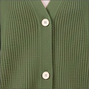 Cardigan en tricot brodé à col en V et lacets pour femme, tendance, avec logo personnalisé, en coton patchwork anti-plis pour l'hiver - Product Image 6