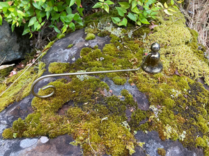 Velas decorativas de Azora Industries con forma de campana de metal plateado vintage - Product Image 6