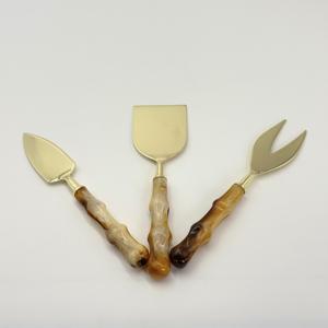 Juego de Cuchillos para Queso y Untador de Mantequilla para Desayuno, Novedad, Utensilios de Acero Inoxidable Dorado con Mango de Resina - Product Image 3