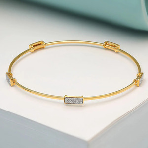 Bracelet rectangulaire géométrique en or avec diamants ronds cultivés en laboratoire - Product Image 3