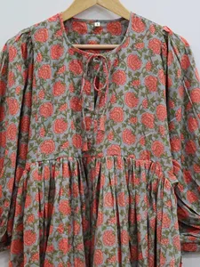Robe maxi décontractée d'été pour femme en coton gris et imprimé floral rouge, coupe ample, manches bouffantes, col noué - Product Image 5