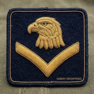 Parche bordado hecho a mano con forma de escudo personalizado, diseño de corona cruzada de alambre de lingotes de oro, para trajes, chaquetas, ropa y insignias - Product Image 5