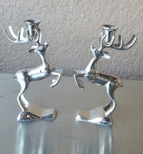 Ensemble de 2 bougeoirs en forme de rennes sauteurs – Support de bougie conique en métal en forme de bois de cerf pour la décoration de table de Noël et la décoration de la maison - Product Image 1