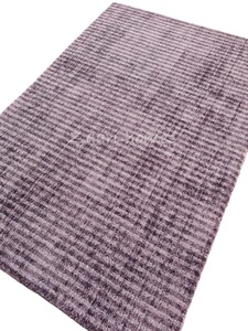 Alfombra de Seda Color Ciruela Jasminada – Alfombra Minimalista para Espacios Pequeños - Product Image 2