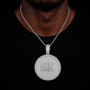 Colgante de Alfabeto Personalizado con Incrustaciones de Moissanita Plateada Redonda Grande, Joyería de Moda Hip Hop, Colgante de Alfabeto Personalizado - Product Image 1