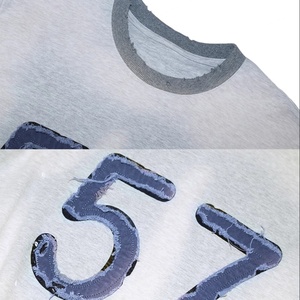 Camiseta de manga larga para hombre con efecto desgastado y capa superpuesta de manga corta en gris jaspeado, camuflaje Woodland y gráfico en el pecho - Product Image 2