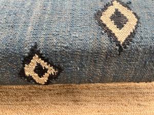 Banc tissé à la main à motif géométrique bleu, style traditionnel, décoration de meubles d'intérieur, salon, forme carrée, 100% fait main - Product Image 2