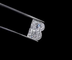 Pendentif bague de fiançailles en diamant de laboratoire certifié IGI, taille unique en forme de B, 1,41 CT, 7,5 x 5,9 MM - Product Image 5