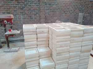 Urnas de madera natural hechas a mano para cremación de mascotas Urna de madera para mascotas Patrones grabados Precio al por mayor de Vietnam B2B - Product Image 6