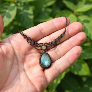 Collar de Macramé Vintage con Mariposa, Piedra de Aventurina Verde, Dije de Hoja de Oro, Cadena de Bambú Hecha a Mano, Minimalista, Budismo, Boda - Product Image 3