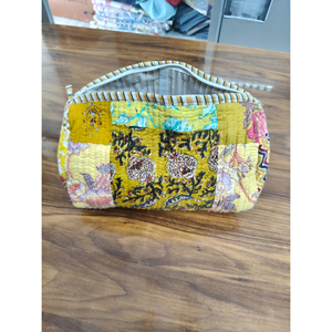 Pochette cosmétique vintage en patchwork, taille moyenne, fermeture éclair, motif floral jaune, pochette textile portable - Product Image 1