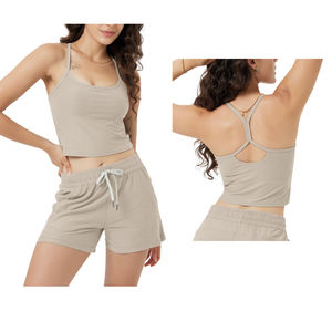 Conjunto de dos piezas para mujer: Top corto oversize de algodón y shorts por encima de la rodilla, ropa femenina ecológica, transpirable y casual. - Product Image 1