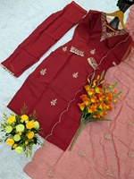 Hoy presentamos un conjunto de Kurti de 3 piezas de diseñador con bordado y lentejuelas. Compre directamente del proveedor indio.