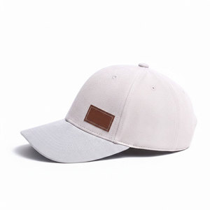 Casquette de baseball unisexe gris clair à 6 panneaux avec patch en cuir marron, chapeau décontracté ajusté pour adultes, couleur unie, matière en cuir - Product Image 2