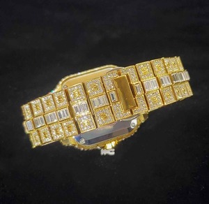 Montre de luxe pour homme avec diamant jaune, boîtier rectangulaire, mouvement à quartz analogique, fermoir pliant, bracelet de 20 mm, longueur de 22 cm, style tendance lumineux - Product Image 4