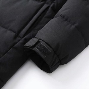 Blouson matelassé noir avec cordon de serrage à la base et poignets à scratch, en tissu nylon et polyester, vêtement d'extérieur d'hiver, fabrication sur mesure OEM ODM - Product Image 5