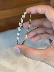 Pulsera Clásica con Diamantes Cultivados en Laboratorio de Corte Pera y Marquesa de 4 Quilates de Apricot Jewels |   Oro amarillo de 14 quilates certificado por IGI - Product Image 3