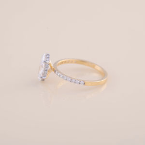 Bague de fiançailles de luxe en diamant de laboratoire taille marquise 2,30 carats, pavé, plaqué rhodium, argent sterling 925 massif, certifiée IGI - Product Image 4