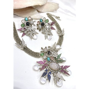 Conjunto de Joyería Floral de Aleación con Cristales de Estrás, Collar y Pendientes, Chapado en Plata Antigua, Estilo Bohemia para Fiesta de Mujer - Product Image 1