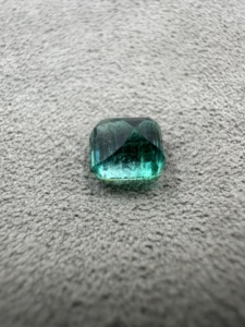 Gemas Brillantes, Esmeralda Natural Corte Rectángulo Verde, Gema Suelta de 1.70 Quilates, Certificada por IGI para Joyería - Product Image 4
