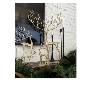 Élégant centre de table en aluminium en forme de renne pour Noël, idéal pour la table à manger et la décoration de fête - Product Image 1