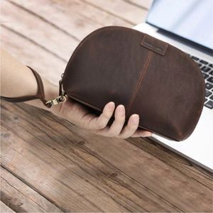 Pochette en cuir véritable faite à la main, sac à main rétro de grande capacité, sac à cosmétiques de luxe en cuir de vache avec fermeture éclair pour hommes et femmes - Product Image 1