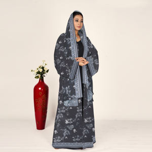Abaya de Chifón con Estampado Botánico y Pañuelo Coordinado para la Cabeza, Diseño Abierto por Delante con Mangas Fluidas, Atuendo Islámico Modesto para Mujer - Product Image 1