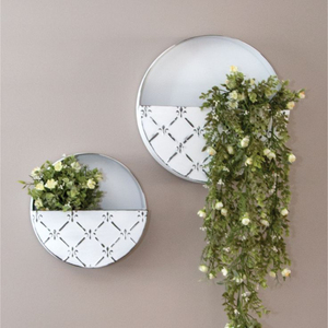 Juego de 2 maceteros colgantes de metal estilo rústico, galvanizados, redondos, con acabado envejecido, para decoración de pared en interiores y exteriores. - Product Image 1