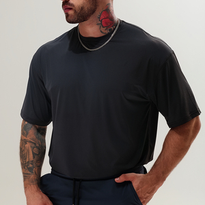 เสื้อยืดออกกำลังกายผู้ชายปี 2026 รุ่นใหม่ ผ้าไนลอนผสมสแปนเด็กซ์ ทรงโอเวอร์ไซส์ แห้งเร็ว สกรีนโลโก้ซิลิโคนตามสั่ง คุณภาพสูง เสื้อโชว์กล้ามเนื้อ - Product Image 5