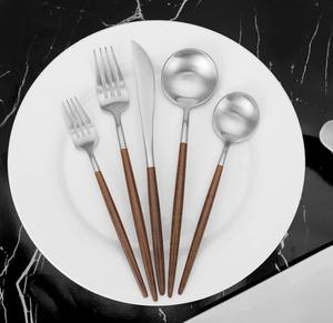 Juego de Cubiertos de Acero Inoxidable Ecológico y Sostenible de Alta Calidad con Mangos Marrones Mate Premium para una Comida Duradera y Resistente al Óxido - Product Image 2