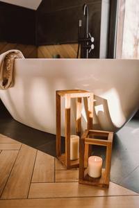 Lanterne en bois grande taille faite à la main par Antique Creations pour la décoration de Noël à la maison et en extérieur - Product Image 2