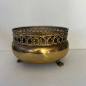 Maceta Redonda Elegante de Metal para Centro de Mesa de Comedor y Colección de Accesorios de Lujo para el Hogar - Product Image 1