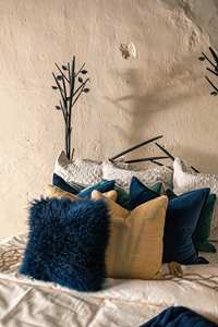 โครงเตียงเหล็กพรีเมียมพร้อมเสาแนวตั้งลายต้นไม้แบบตีขึ้นรูปด้วยมือ ดีไซน์ศิลปะที่เป็นเอกลักษณ์ ทนทาน และตกแต่งห้องนอนอย่างมีระดับ - Product Image 3