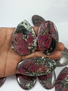 Vente en gros de cabochons de pierres précieuses naturelles Radha Arts en eudialyte rouge à dos plat du Rajasthan pour la fabrication de bijoux en argent (Haute Qualité) - Product Image 5