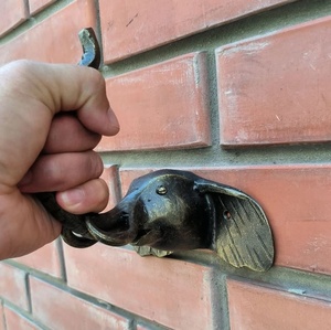 Poignée de porte en fer forgé en forme de tête d'éléphant – résistante à la rouille, facile à installer – une pièce décorative exquise pour portes ou portails. - Product Image 4
