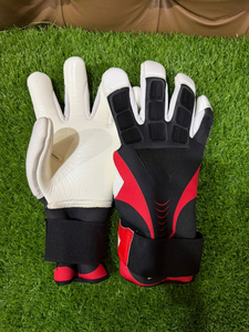 Guantes de Portero de Fútbol Profesionales de Alta Gama Personalizados, Transpirables, para Uso en Exteriores, Ajustables, Seguros y Cómodos, con Látex Alemán - Product Image 3