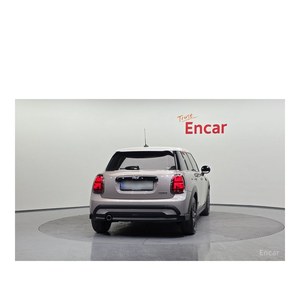 Mini Cooper 5 Puertas Clásico 2023/3 con Cámara Trasera, Asientos de Cuero, Volante a la Izquierda, 26,165 km - Product Image 4