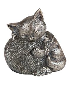 Urne funéraire en laiton pour chat, 6 pouces, finition étain antique, pour cendres d'un être cher, avec un design traditionnel et apaisant pour une présentation commémorative à la maison - Product Image 1