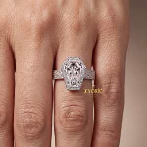 Bague de fiançailles en diamant de laboratoire taille cercueil avec pierres d'accentuation, bijoux de mariée d'inspiration gothique pour mariage, fête ou demande en mariage - Product Image 4