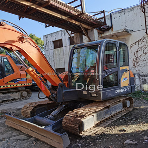 Mini excavadora usada de 6 toneladas Doosan DH60 con buenas condiciones Corea Baja hora de trabajo Multifunción Excavadora sobre orugas Doosan DH60 - Product Image 2